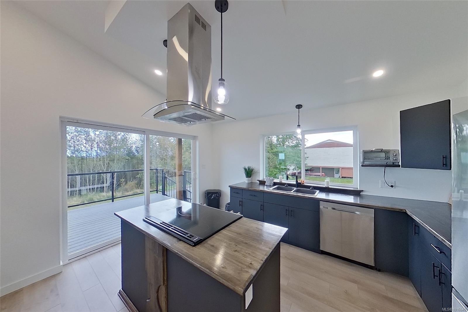 2087 Pioneer Hill Dr, Port Mcneill, BC