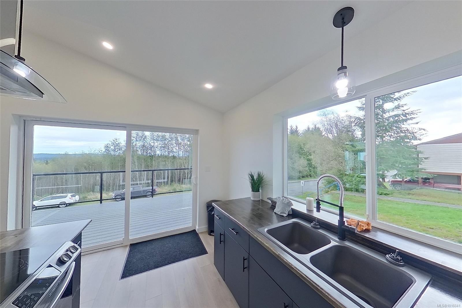 2087 Pioneer Hill Dr, Port Mcneill, BC