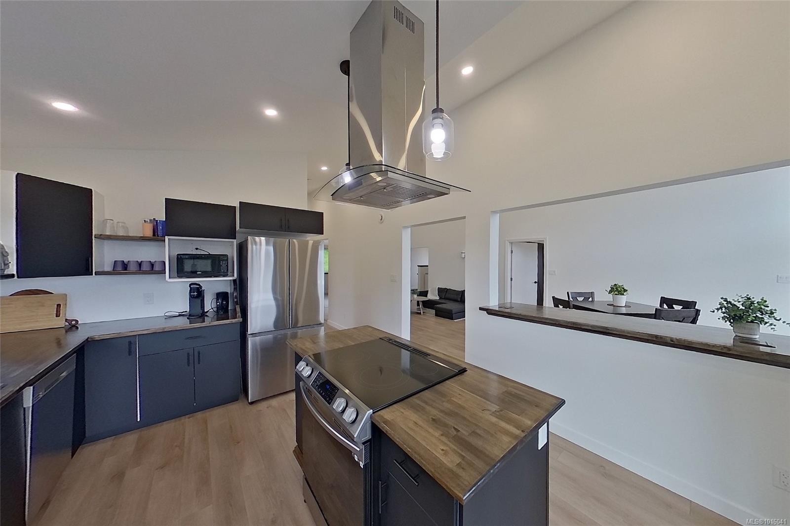 2087 Pioneer Hill Dr, Port Mcneill, BC