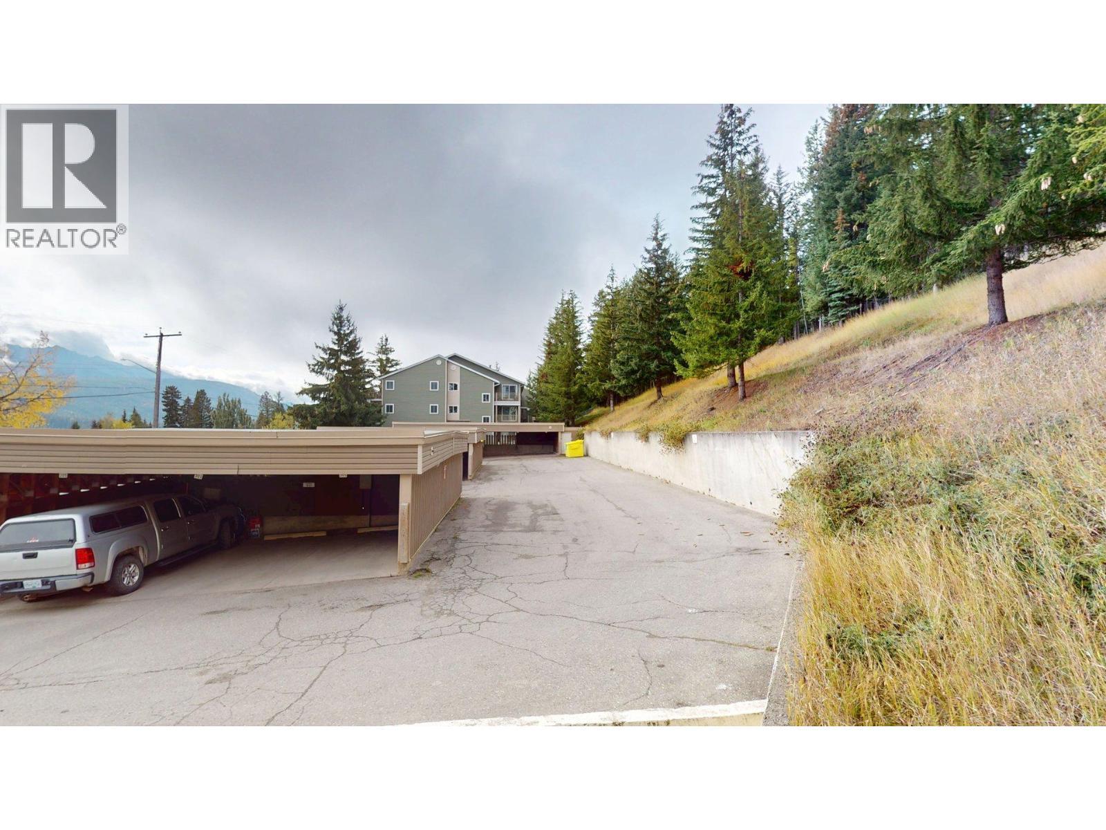 1335 Alpine Drive Unit# 202B, Elkford, BC - Outdoor