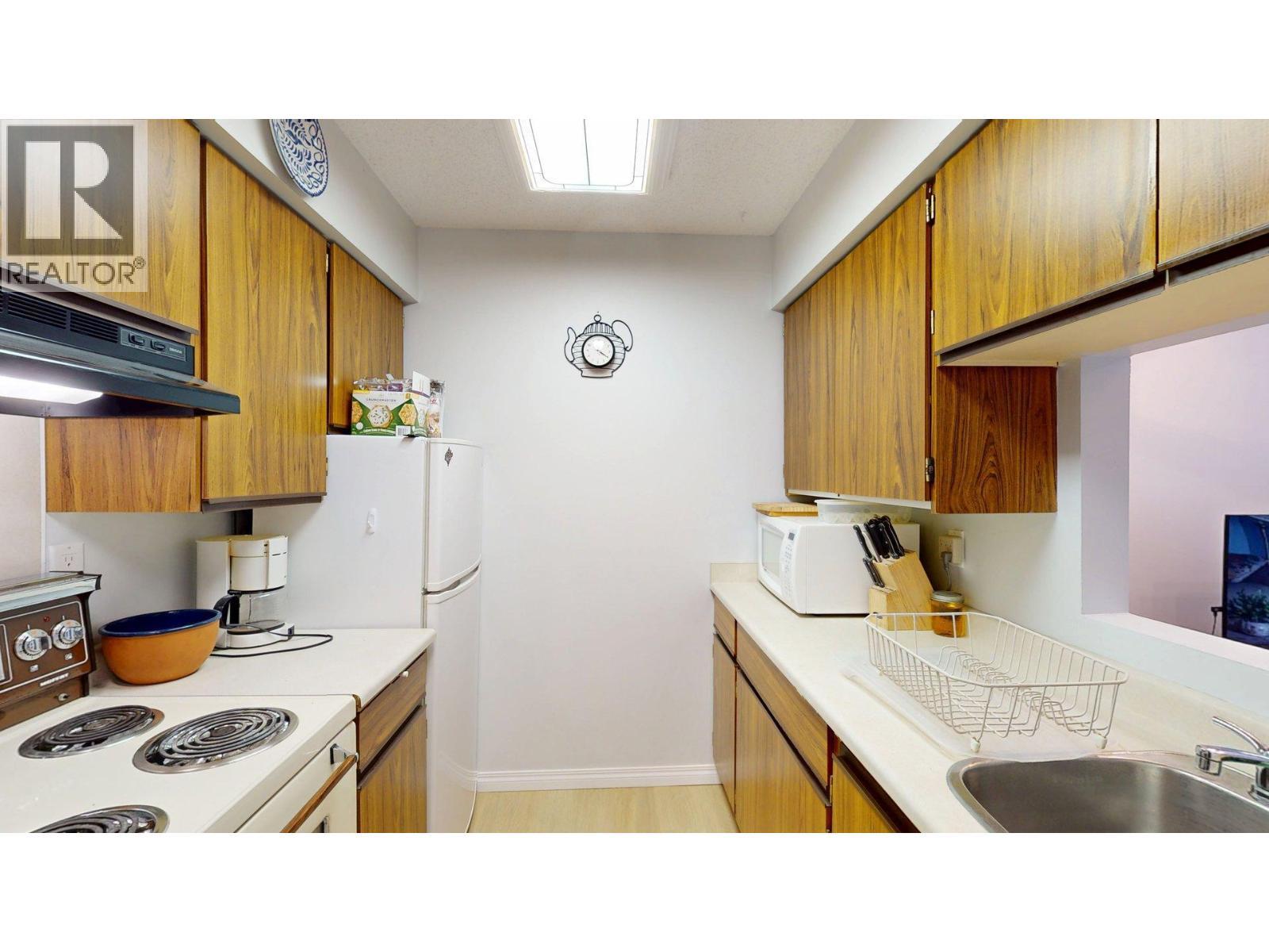 1335 Alpine Drive Unit# 202B, Elkford, BC - Indoor Photo Showing Kitchen