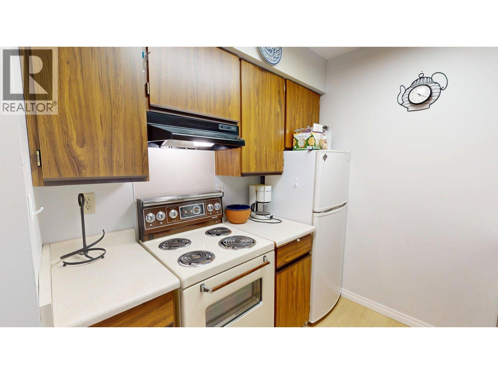 1335 Alpine Drive Unit# 202B, Elkford, BC - Indoor Photo Showing Kitchen