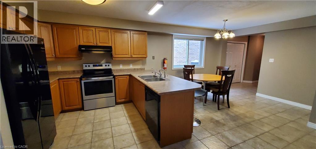 501 Blue Beech Boulevard Unit# B, Waterloo, ON - Indoor Photo Showing Kitchen With Double Sink