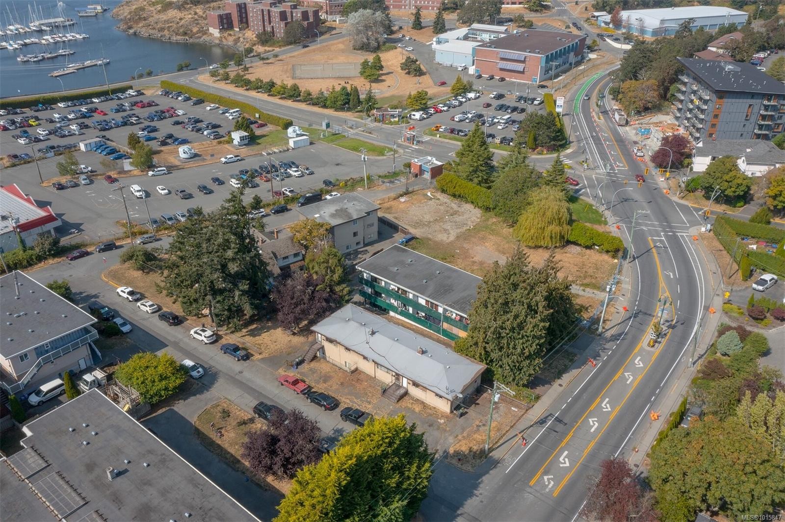 656 Admirals Rd, Esquimalt, BC