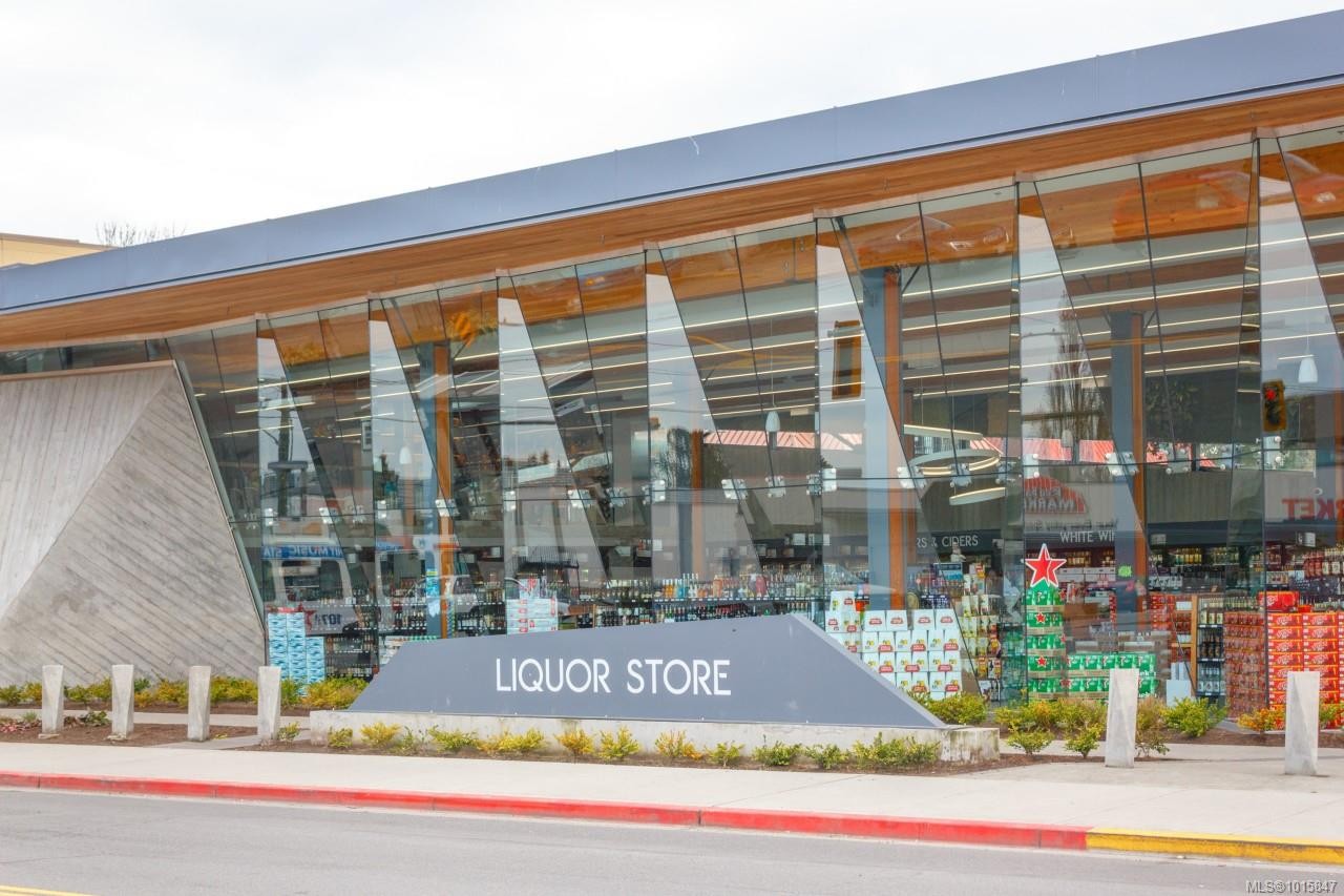 656 Admirals Rd, Esquimalt, BC