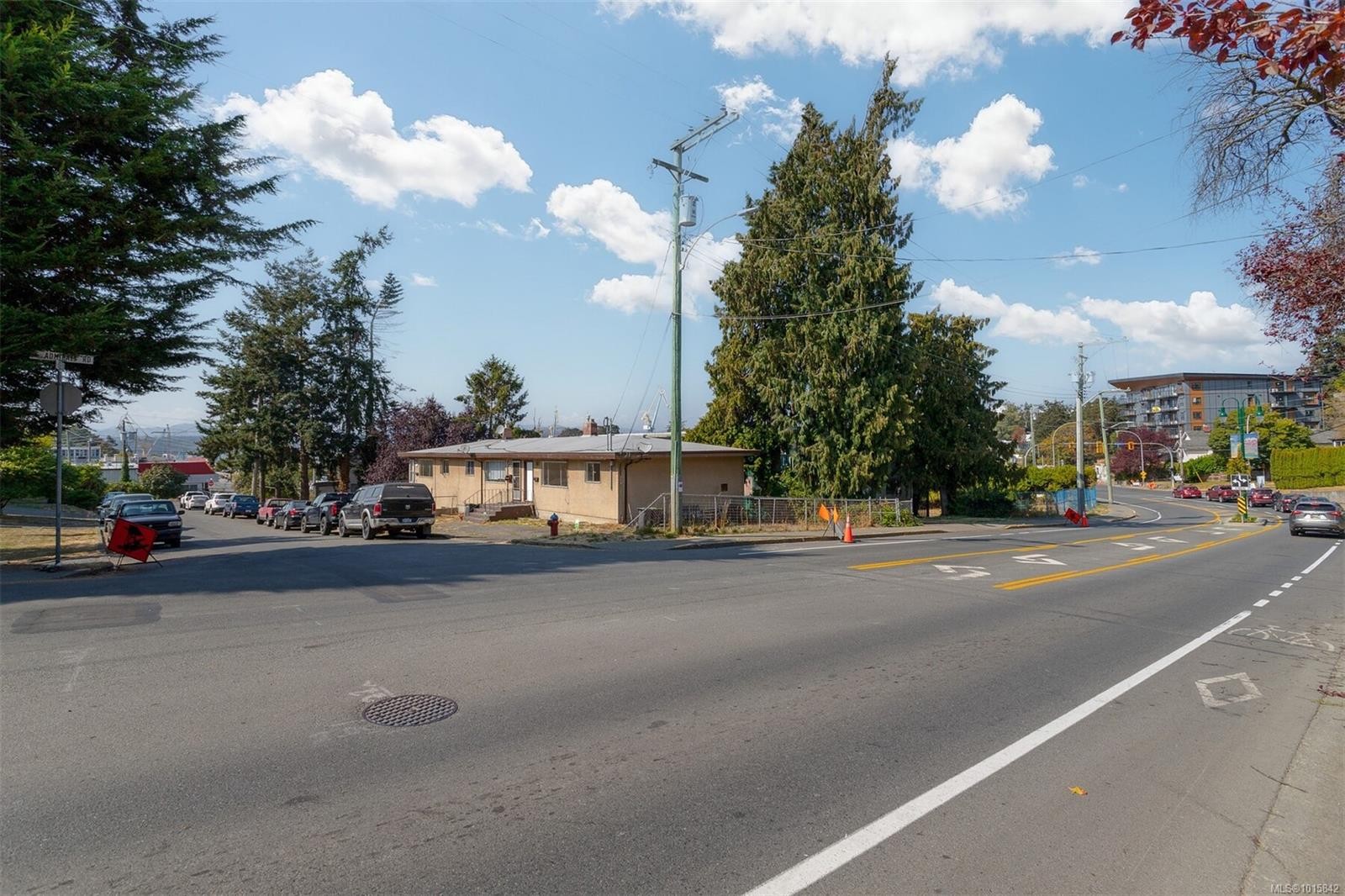 656 Admirals Rd, Esquimalt, BC - Outdoor