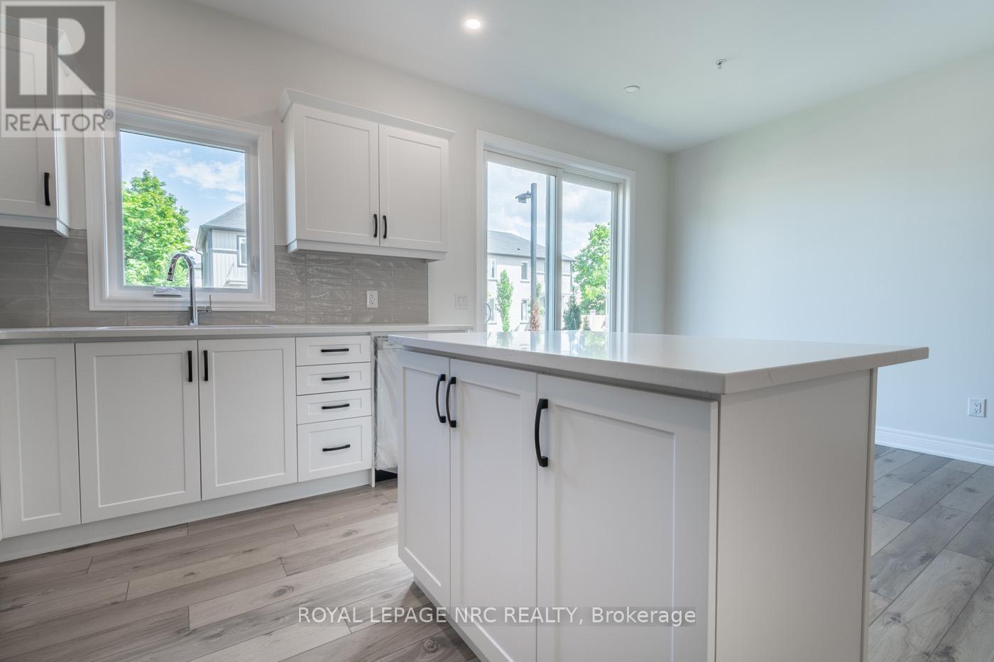 15 - 121A Moffatt Street, St. Catharines (Oakdale), ON - Indoor Photo Showing Kitchen