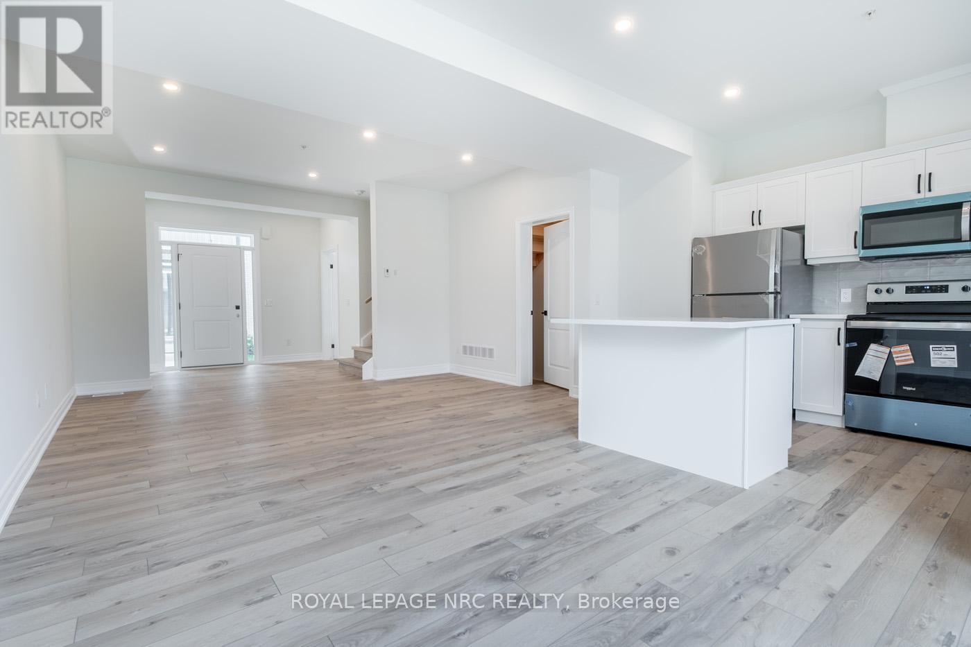 15 - 121A Moffatt Street, St. Catharines (Oakdale), ON - Indoor Photo Showing Kitchen
