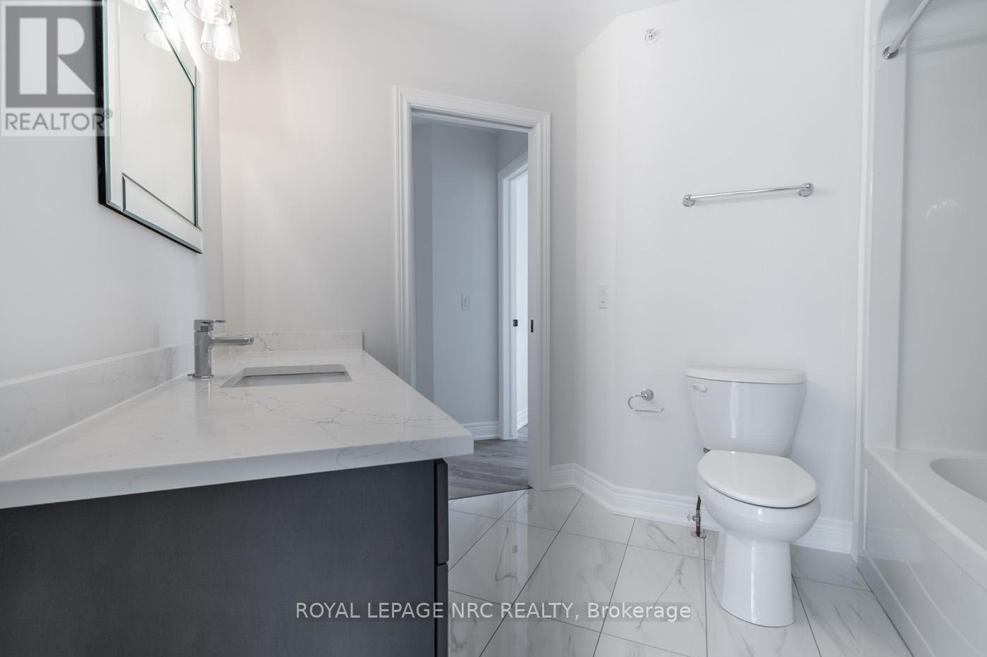 15 - 121A Moffatt Street, St. Catharines (Oakdale), ON - Indoor Photo Showing Bathroom