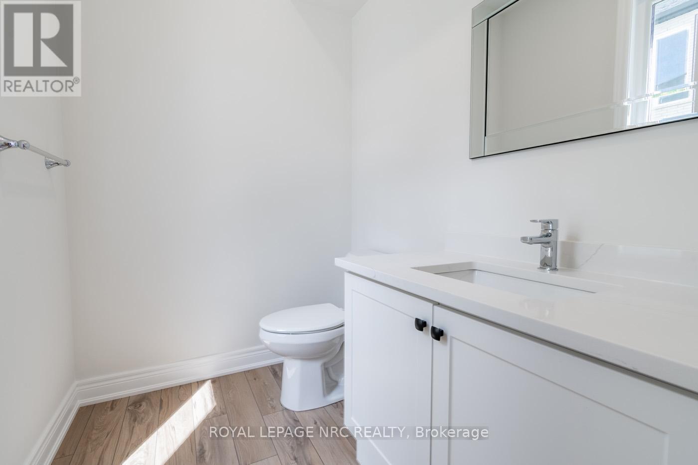 15 - 121A Moffatt Street, St. Catharines (Oakdale), ON - Indoor Photo Showing Bathroom