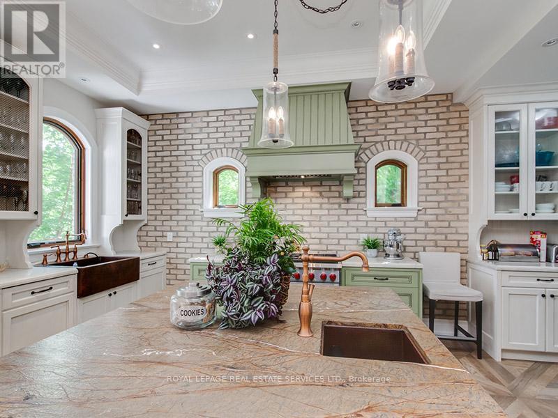 441 Oriole Parkway, Toronto, ON - Indoor Photo Showing Kitchen