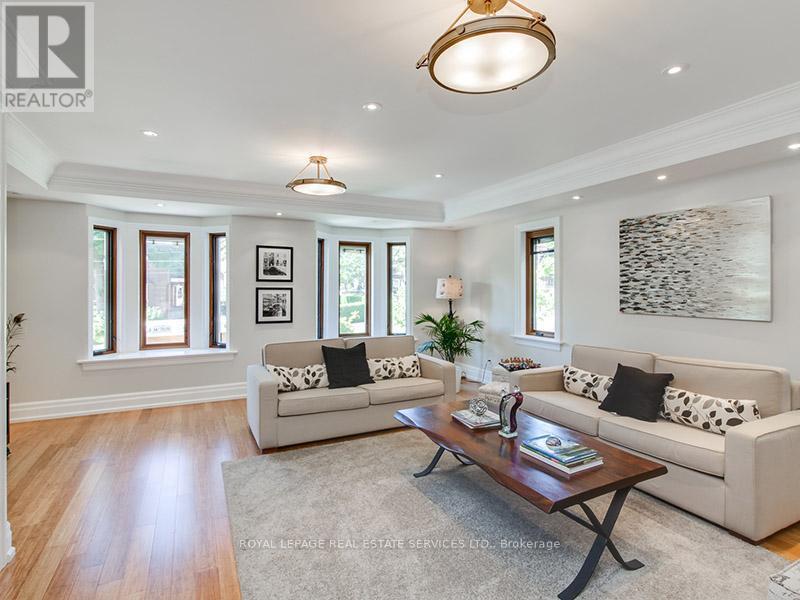 441 Oriole Parkway, Toronto, ON - Indoor Photo Showing Living Room