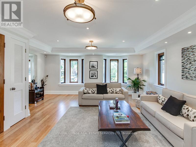 441 Oriole Parkway, Toronto, ON - Indoor Photo Showing Living Room