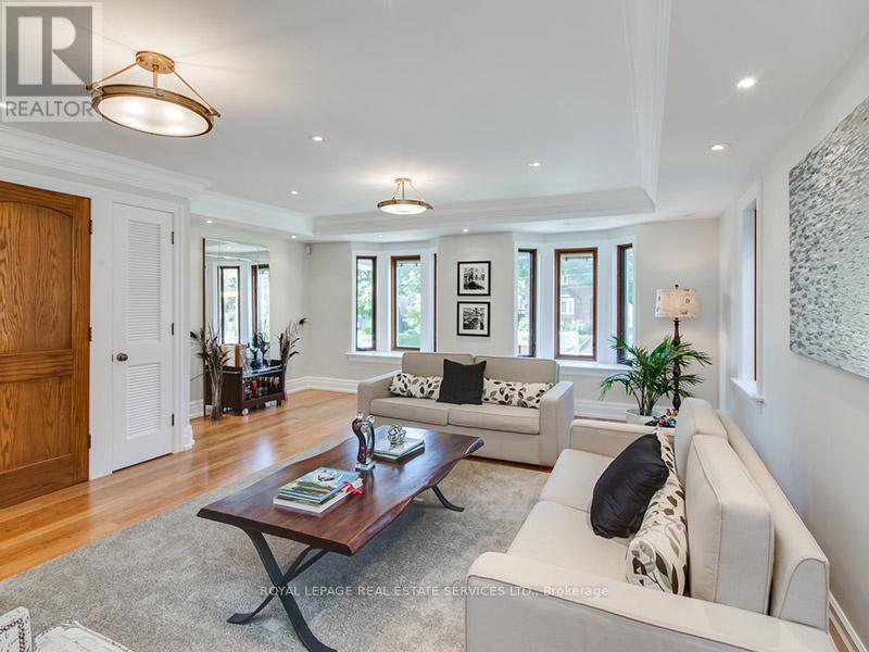 441 Oriole Parkway, Toronto, ON - Indoor Photo Showing Living Room