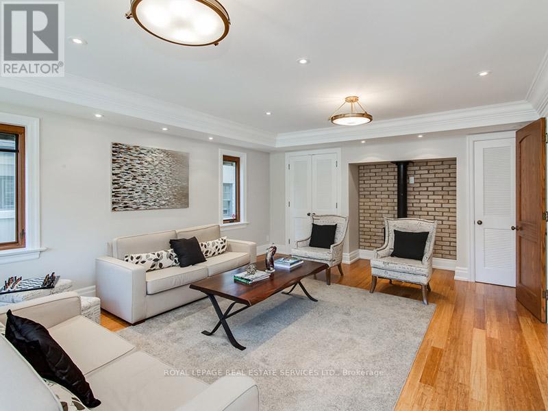 441 Oriole Parkway, Toronto, ON - Indoor Photo Showing Living Room