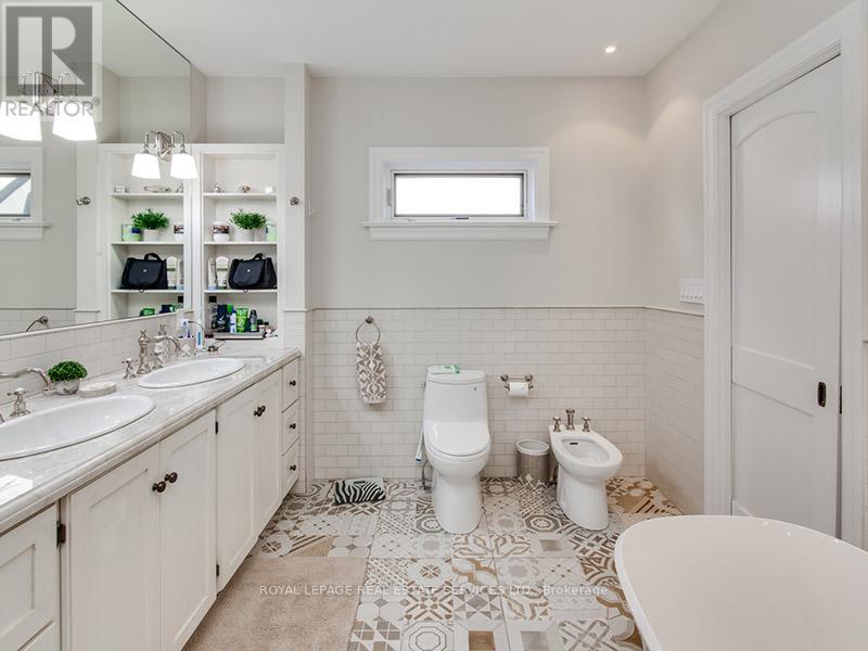 441 Oriole Parkway, Toronto, ON - Indoor Photo Showing Bathroom