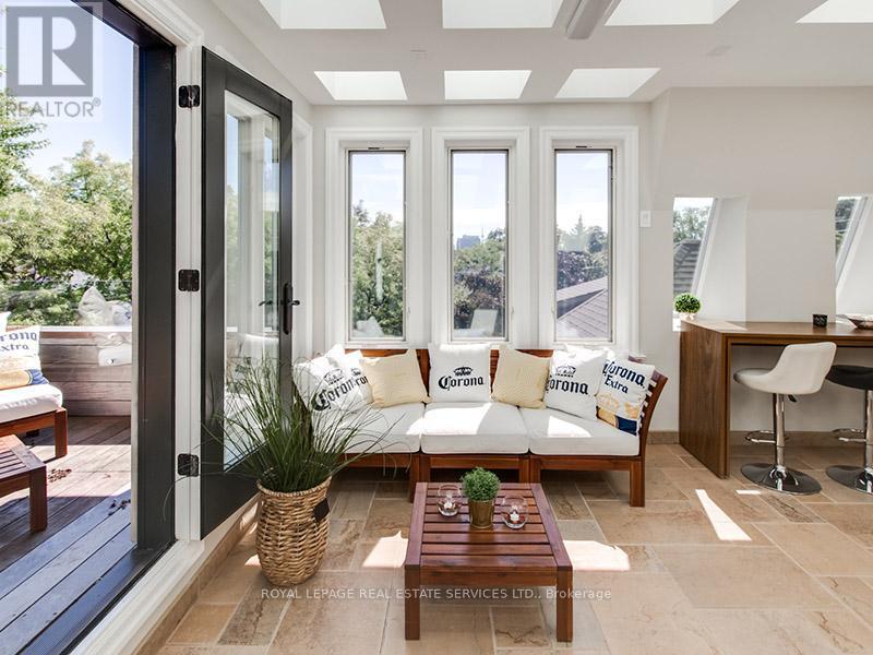 441 Oriole Parkway, Toronto, ON - Indoor Photo Showing Living Room