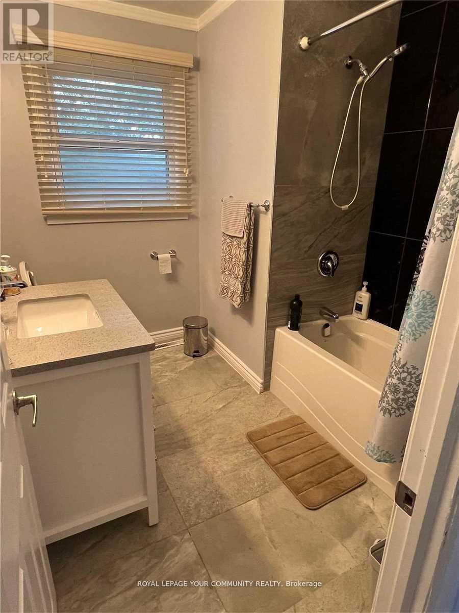 3296 Given Lane, Milton, ON - Indoor Photo Showing Bathroom