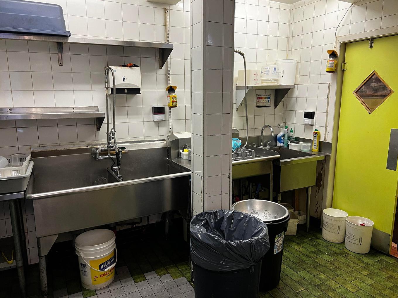 Commerce - 21-5136 Boul. Décarie, Montréal (Côte-Des-Neiges/Notre-Dame-De-Grâce), QC