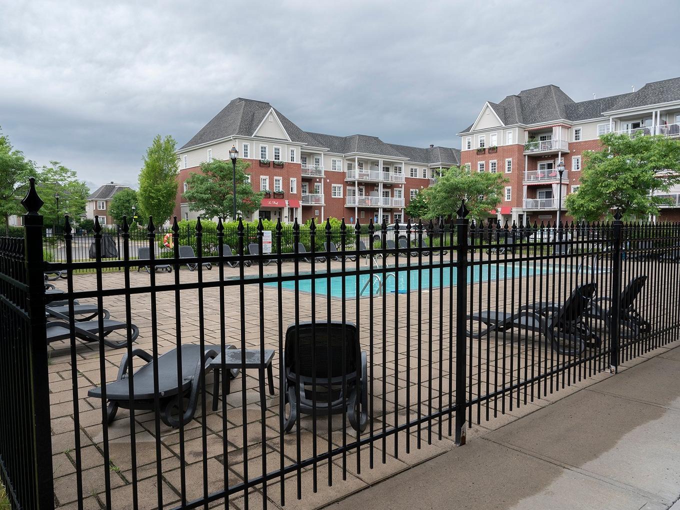 Pool - 112-1410 Av. De Rochechouart, Saint-Jérôme, QC - Outdoor