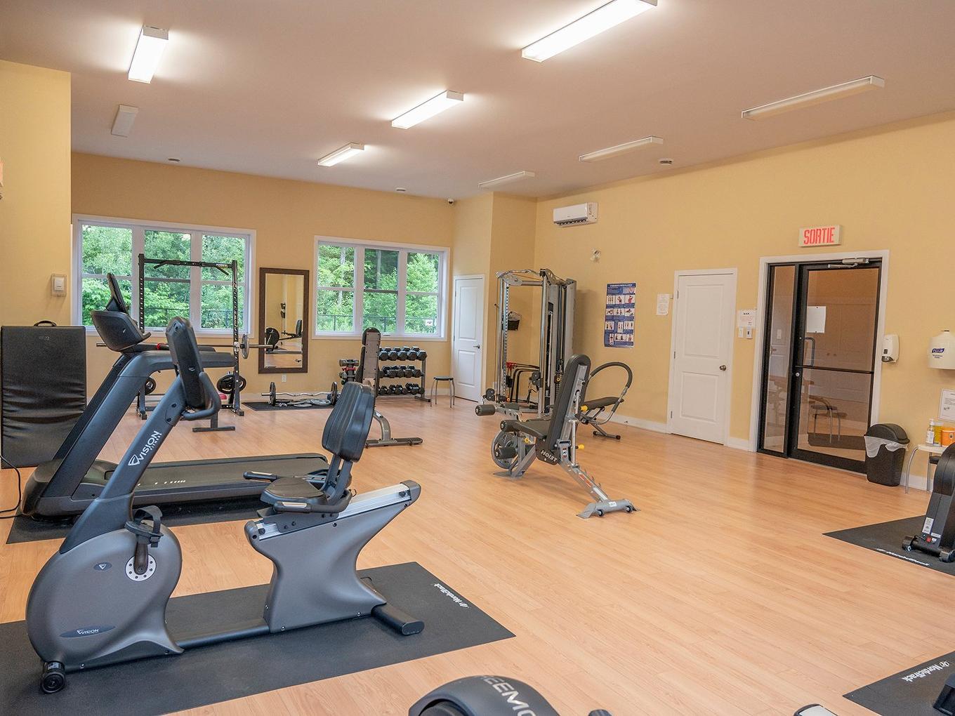 Exercise room - 112-1410 Av. De Rochechouart, Saint-Jérôme, QC - Indoor Photo Showing Gym Room