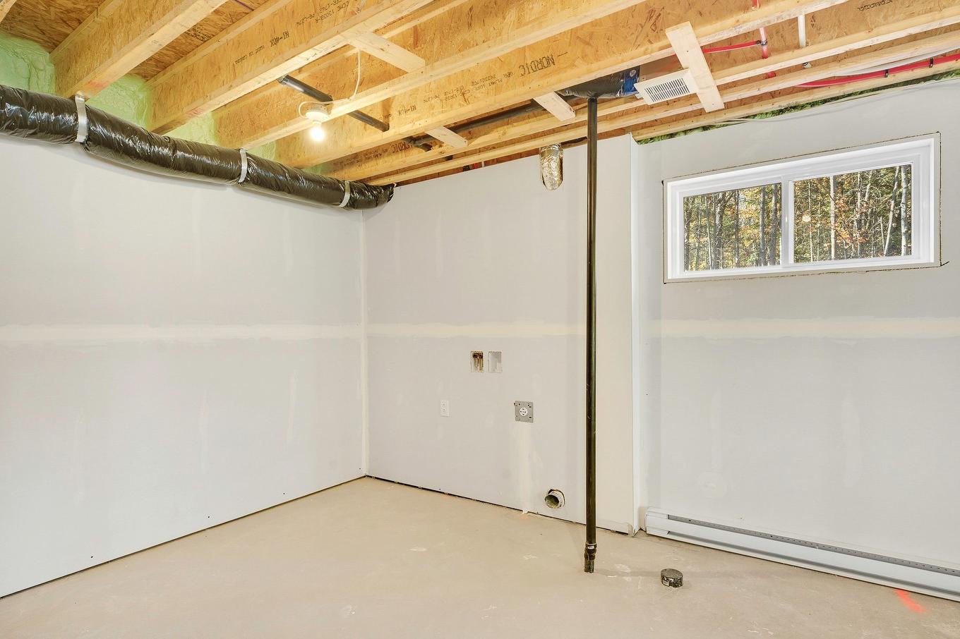 Sous-sol - 1801 Ch. Domaine Sur Le Lac, Sainte-Lucie-Des-Laurentides, QC - Indoor Photo Showing Basement