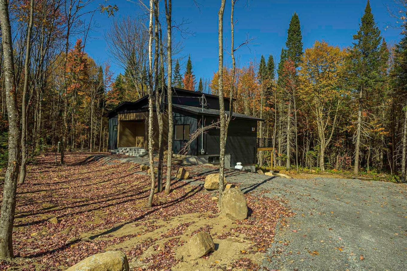 Stationnement - 1801 Ch. Domaine Sur Le Lac, Sainte-Lucie-Des-Laurentides, QC - Outdoor