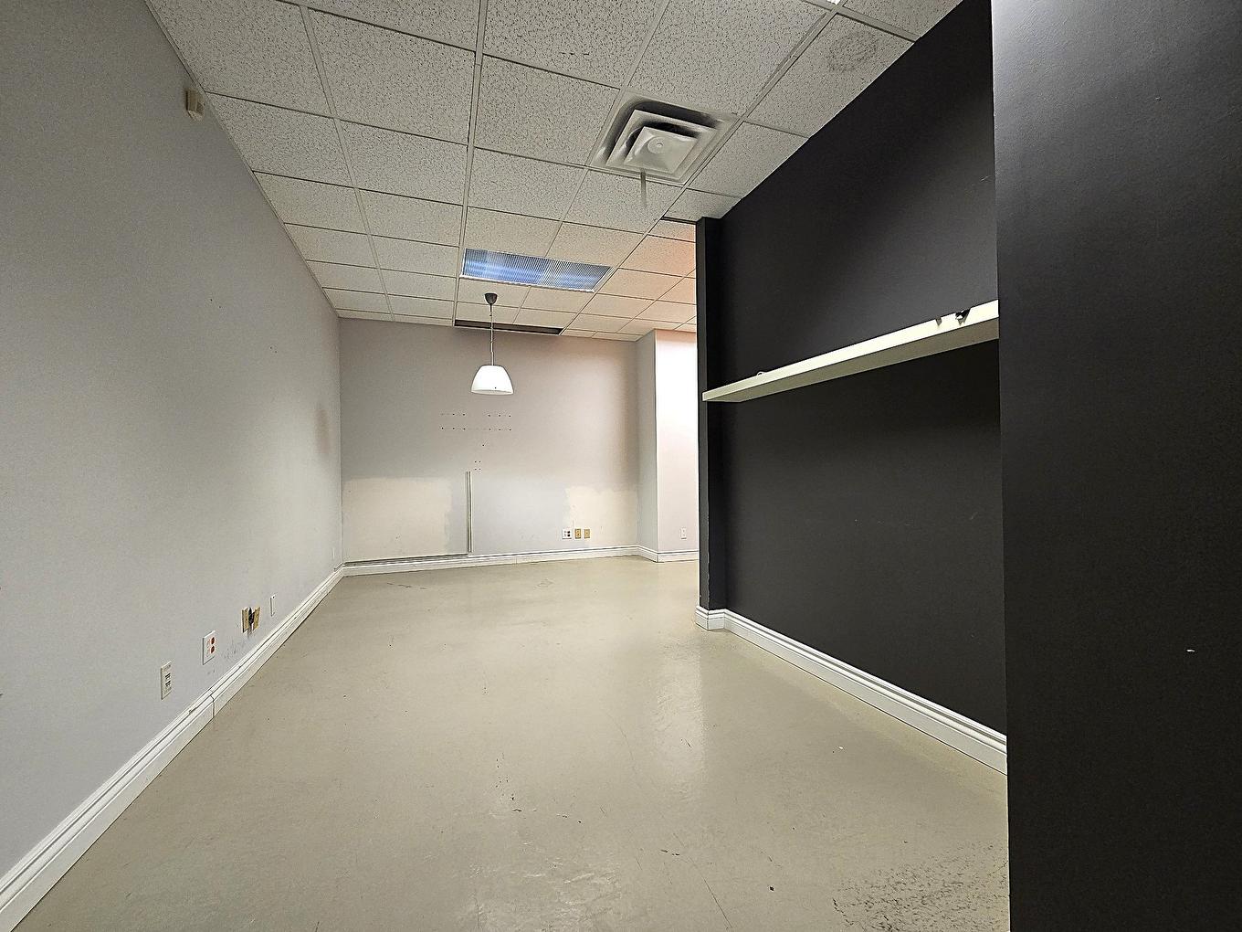 Cuisine - 200-515 Boul. De La Concorde O., Laval (Laval-Des-Rapides), QC - Indoor Photo Showing Other Room