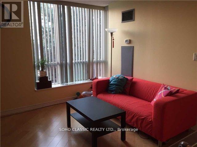 408 - 745 New Westminster Drive, Vaughan, ON - Indoor Photo Showing Living Room