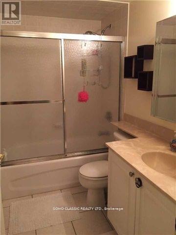 408 - 745 New Westminster Drive, Vaughan, ON - Indoor Photo Showing Bathroom