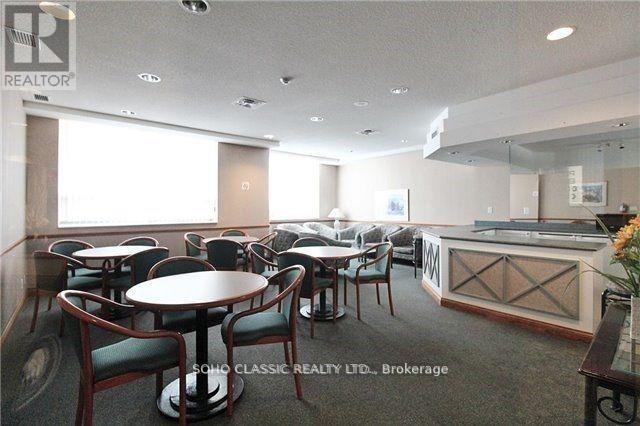 408 - 745 New Westminster Drive, Vaughan, ON - Indoor Photo Showing Dining Room