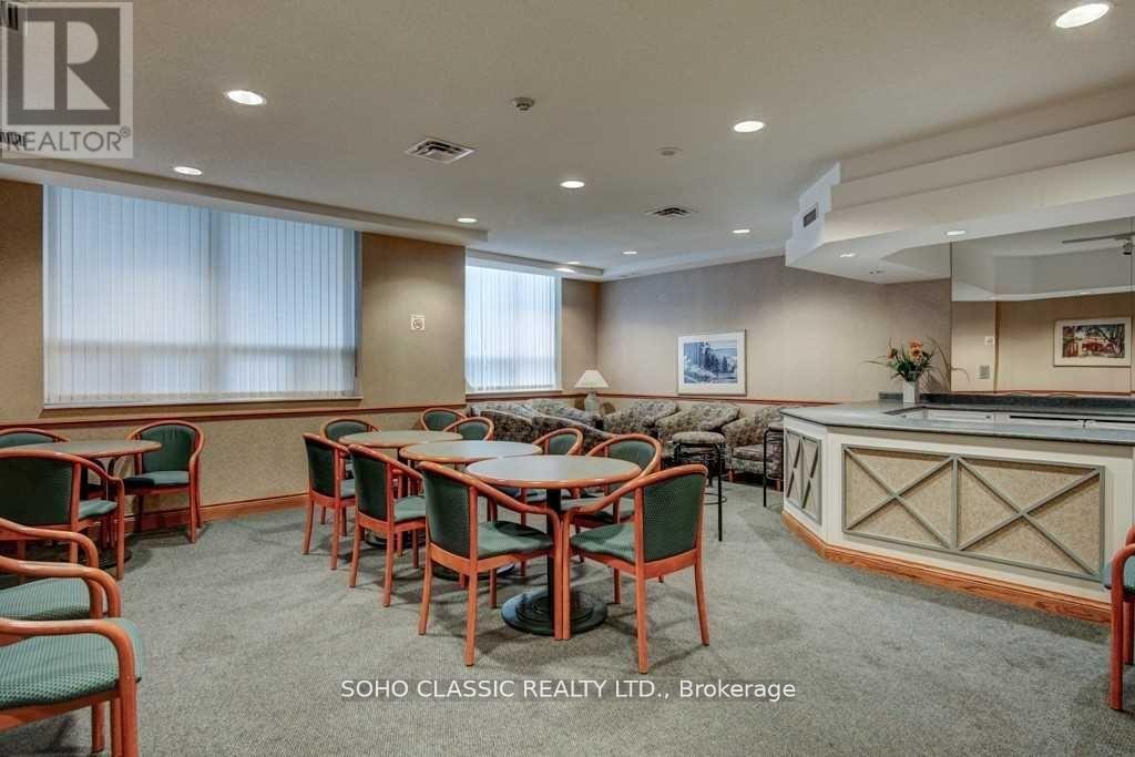 408 - 745 New Westminster Drive, Vaughan, ON - Indoor Photo Showing Dining Room