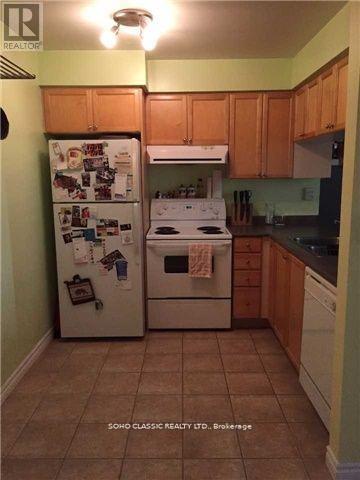 408 - 745 New Westminster Drive, Vaughan, ON - Indoor Photo Showing Kitchen