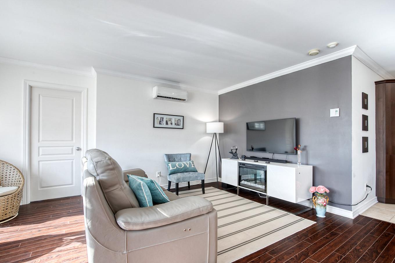 Living room - 8-744 Rue Des Sureaux, Boucherville, QC - Indoor Photo Showing Living Room