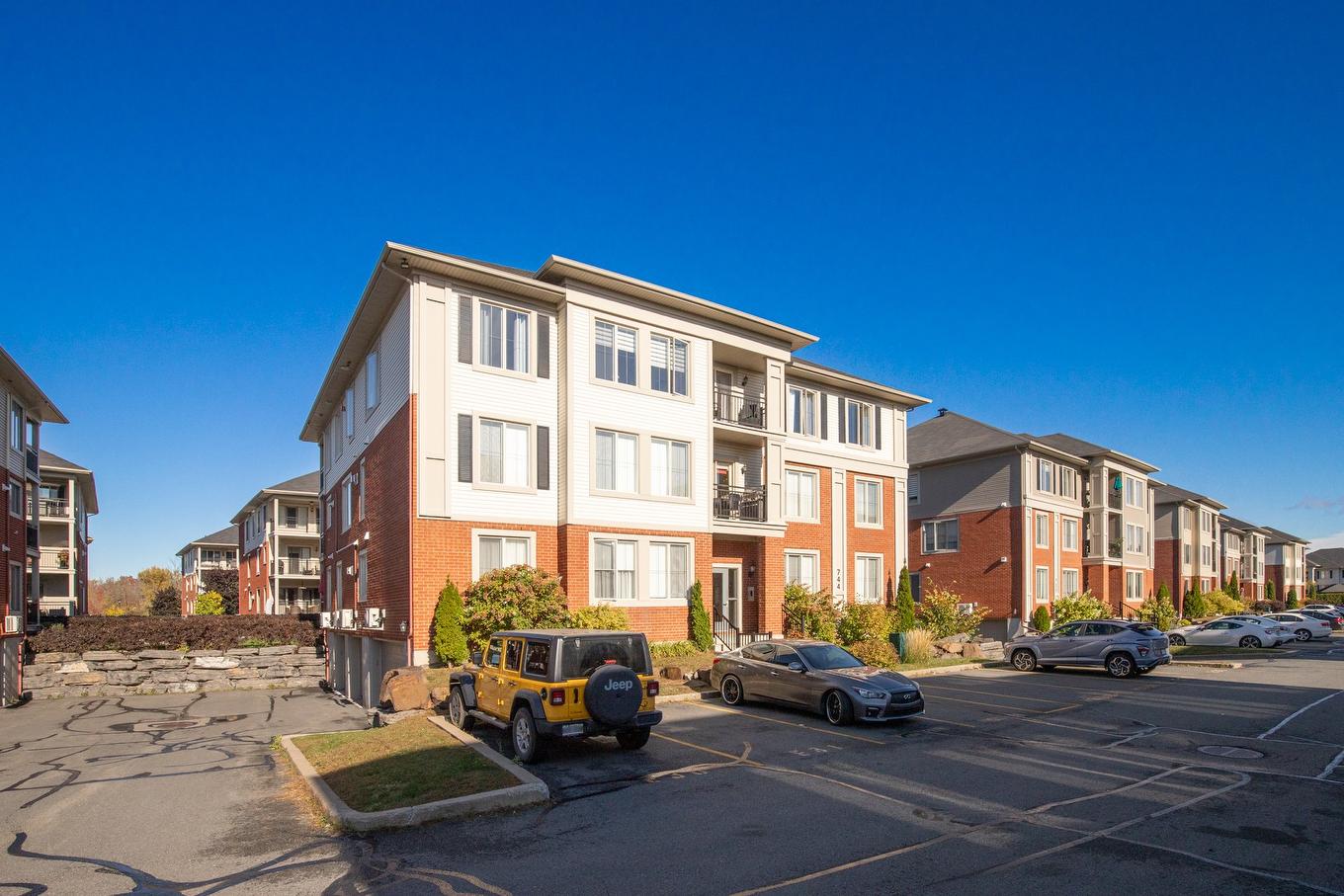 Frontage - 8-744 Rue Des Sureaux, Boucherville, QC - Outdoor