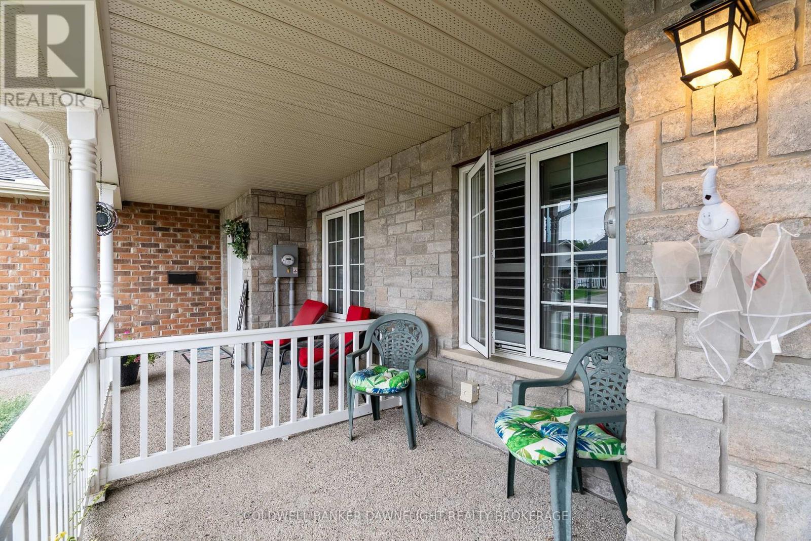 18 Devon Drive, South Huron (Exeter), ON - Outdoor With Deck Patio Veranda With Exterior