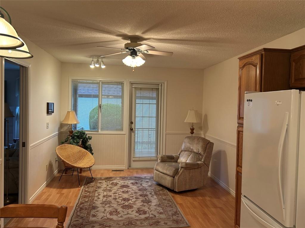 9-2200 Gordon Drive, Kelowna, BC - Indoor