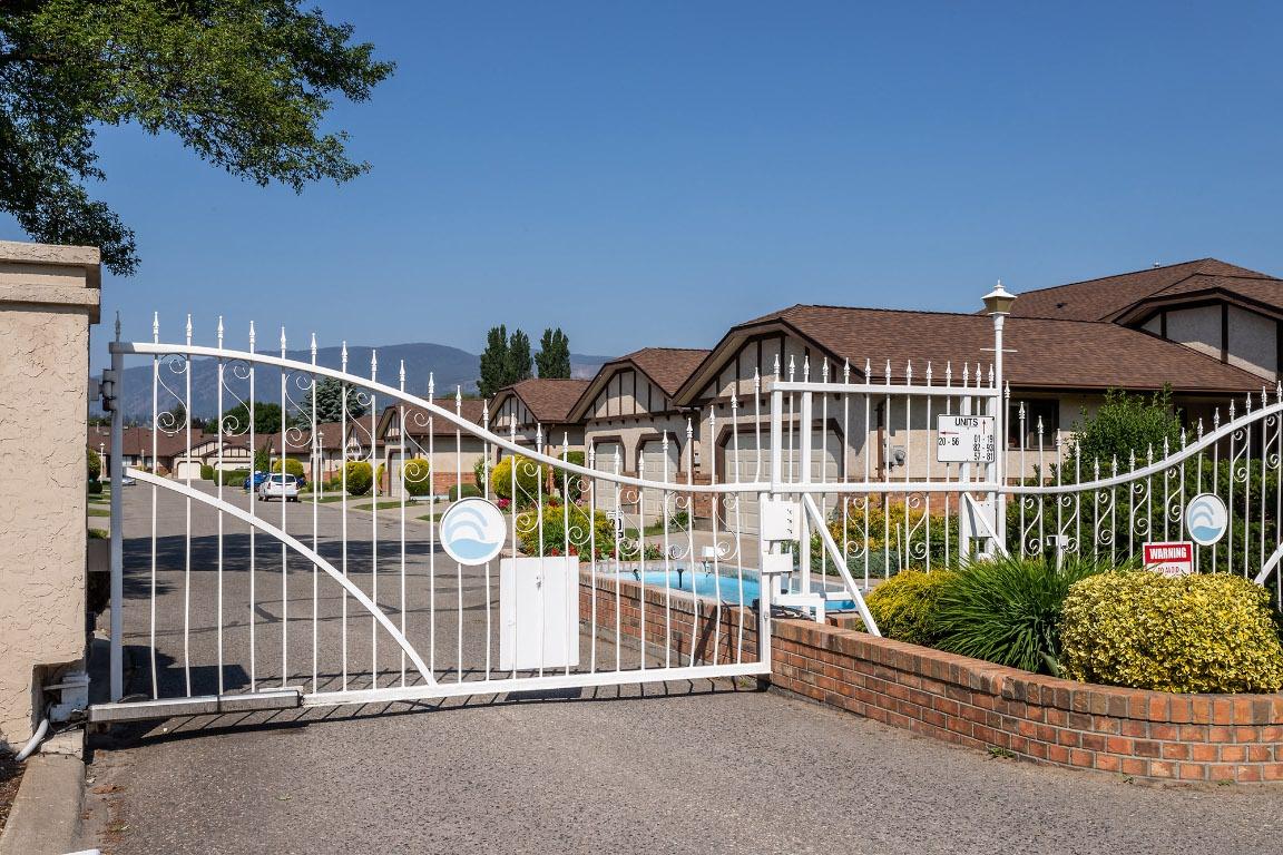 9-2200 Gordon Drive, Kelowna, BC - Outdoor With Exterior