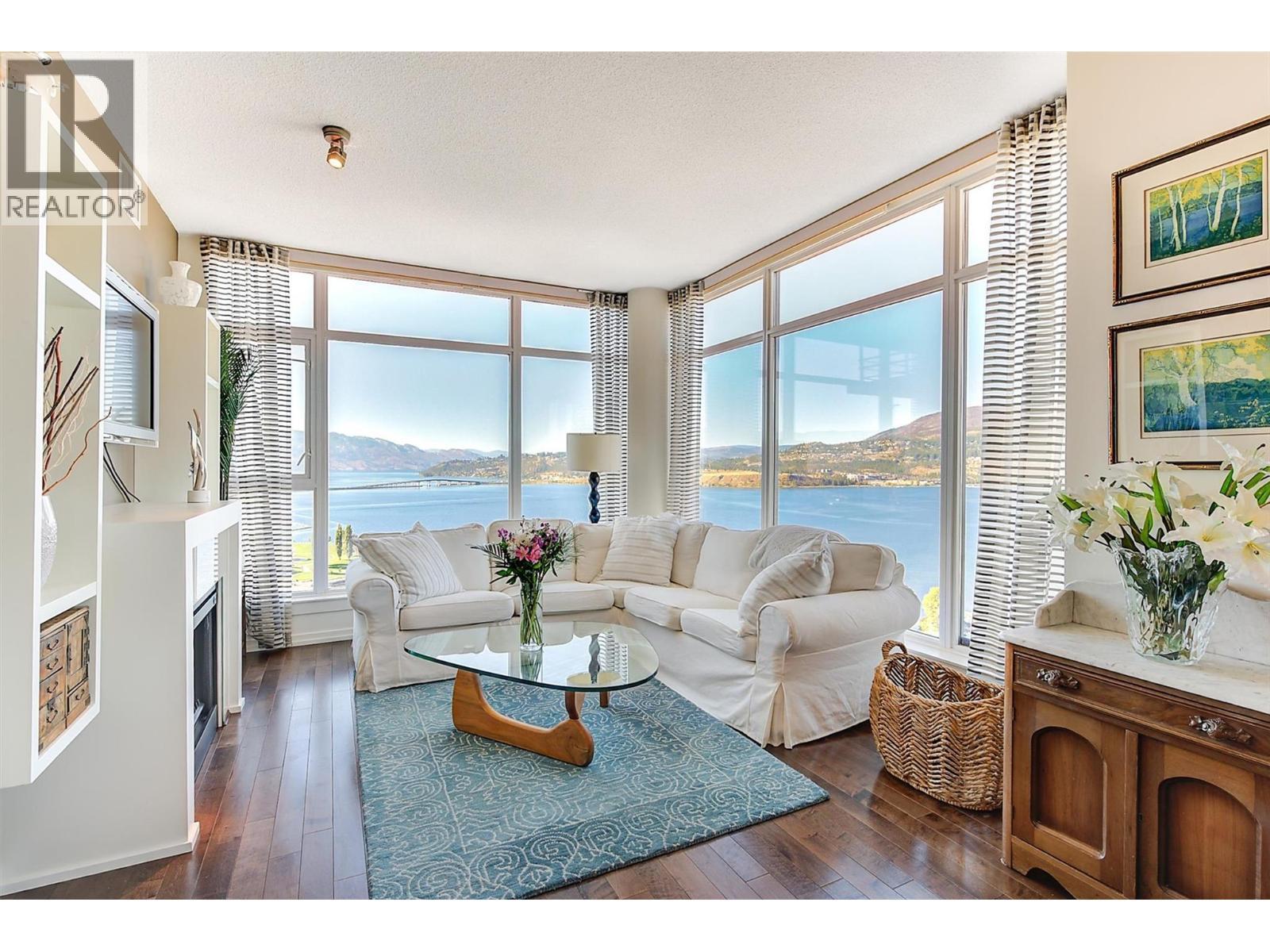 1075 Sunset Drive Unit# 2408, Kelowna, BC - Indoor Photo Showing Living Room