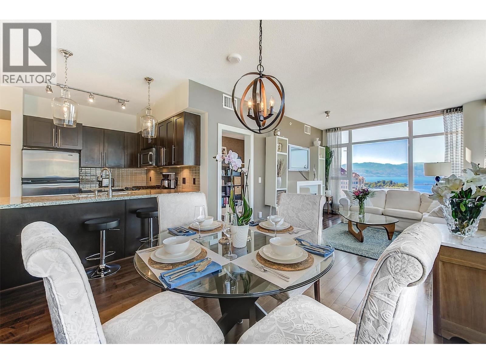 1075 Sunset Drive Unit# 2408, Kelowna, BC - Indoor Photo Showing Dining Room