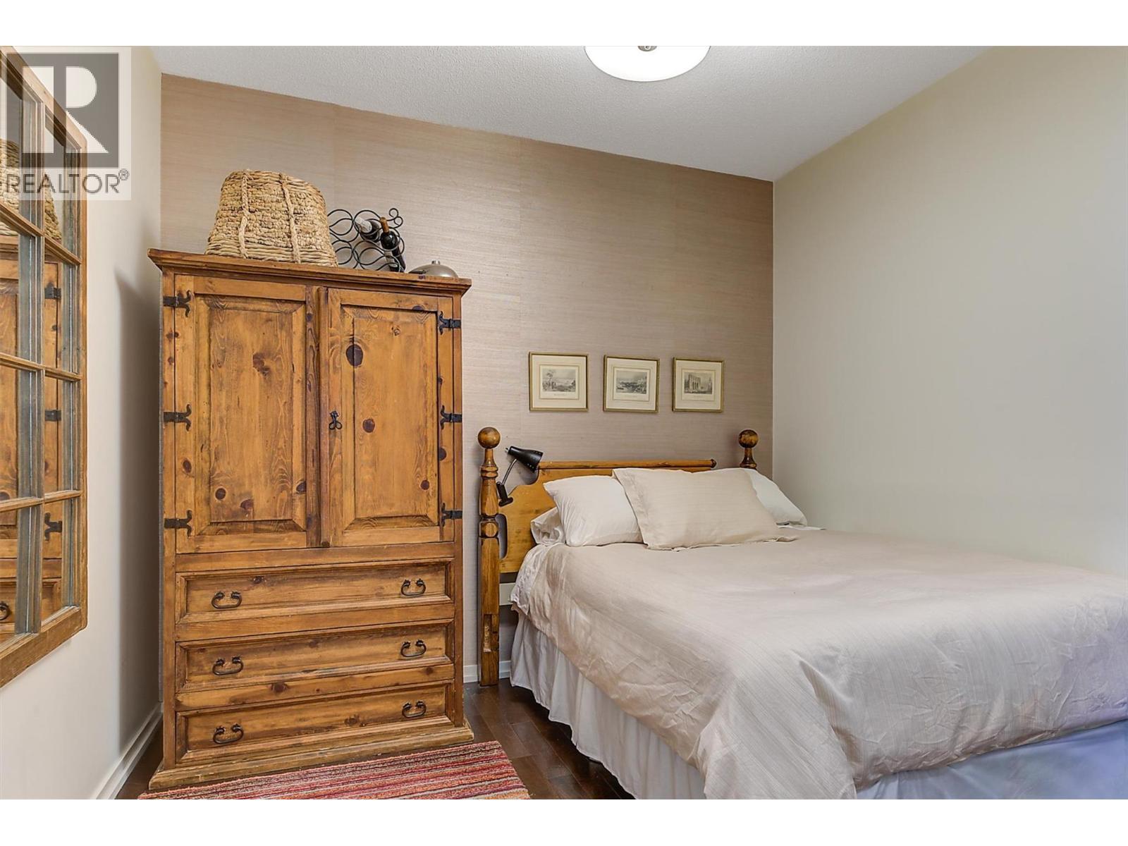 1075 Sunset Drive Unit# 2408, Kelowna, BC - Indoor Photo Showing Bedroom