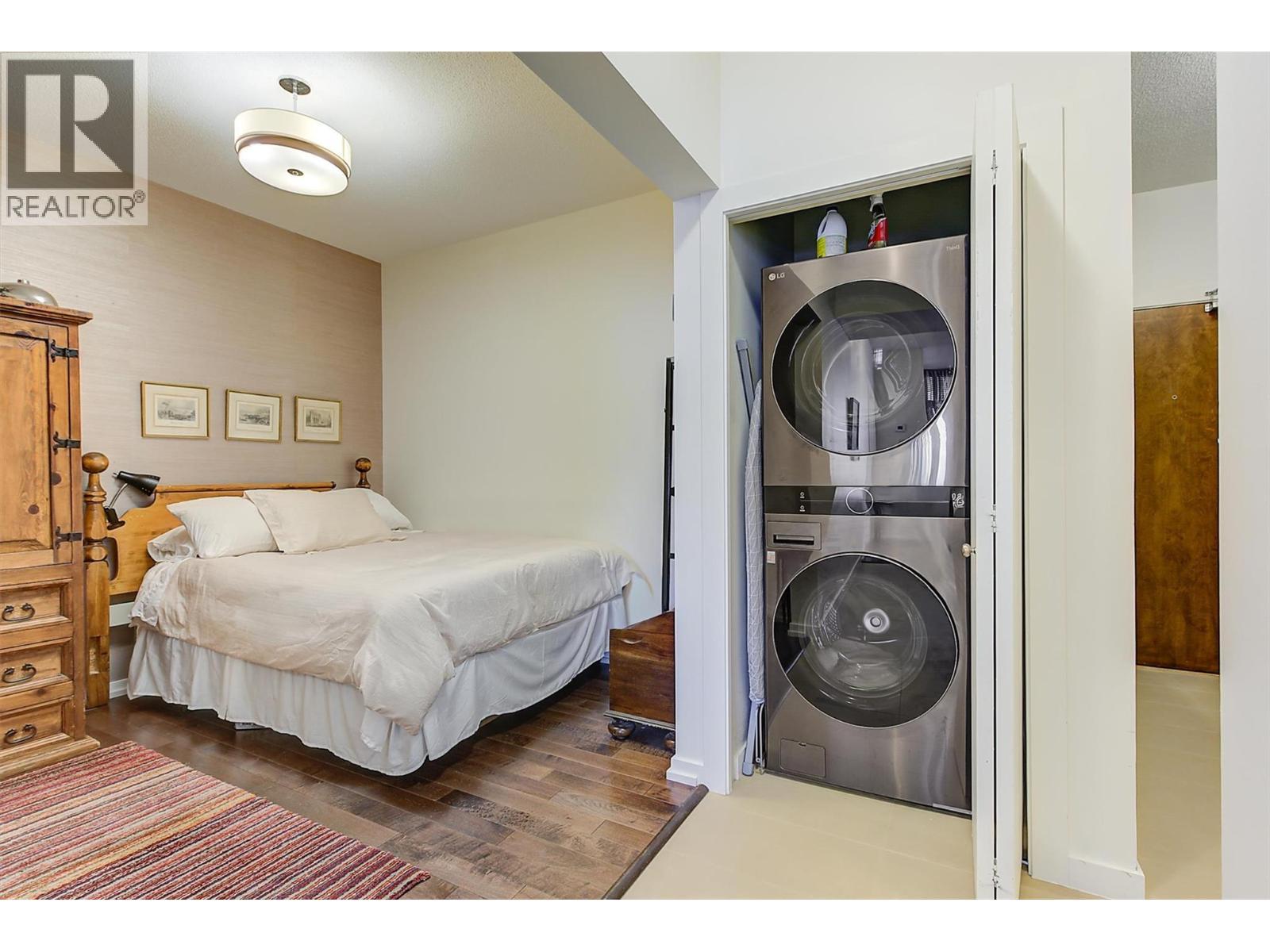 1075 Sunset Drive Unit# 2408, Kelowna, BC - Indoor Photo Showing Laundry Room