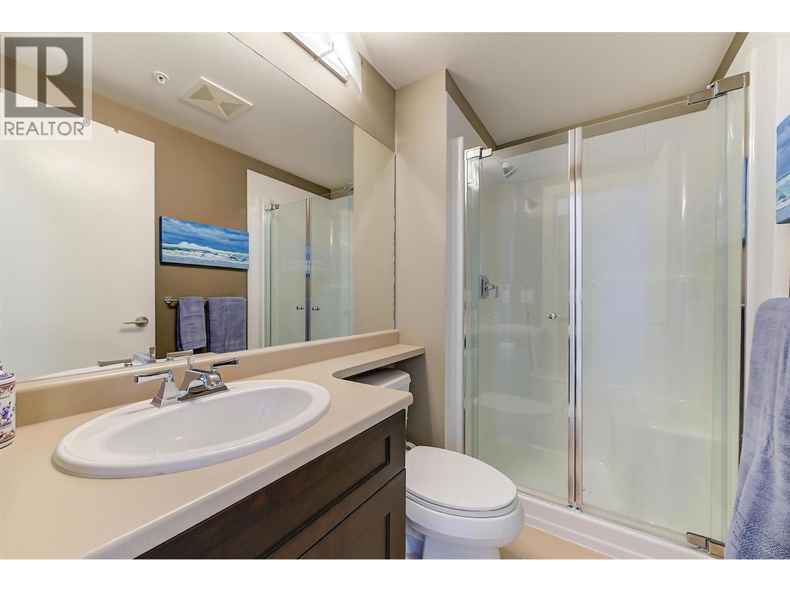 1075 Sunset Drive Unit# 2408, Kelowna, BC - Indoor Photo Showing Bathroom