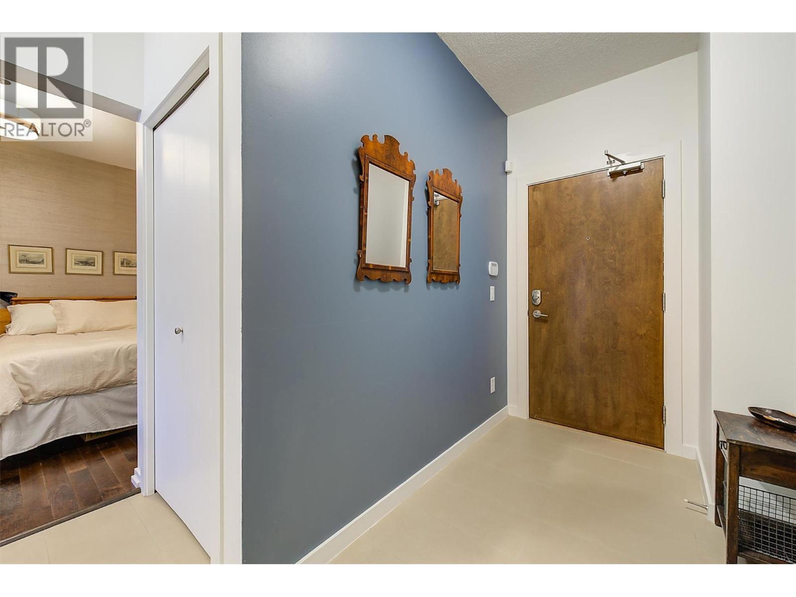 1075 Sunset Drive Unit# 2408, Kelowna, BC - Indoor Photo Showing Bedroom