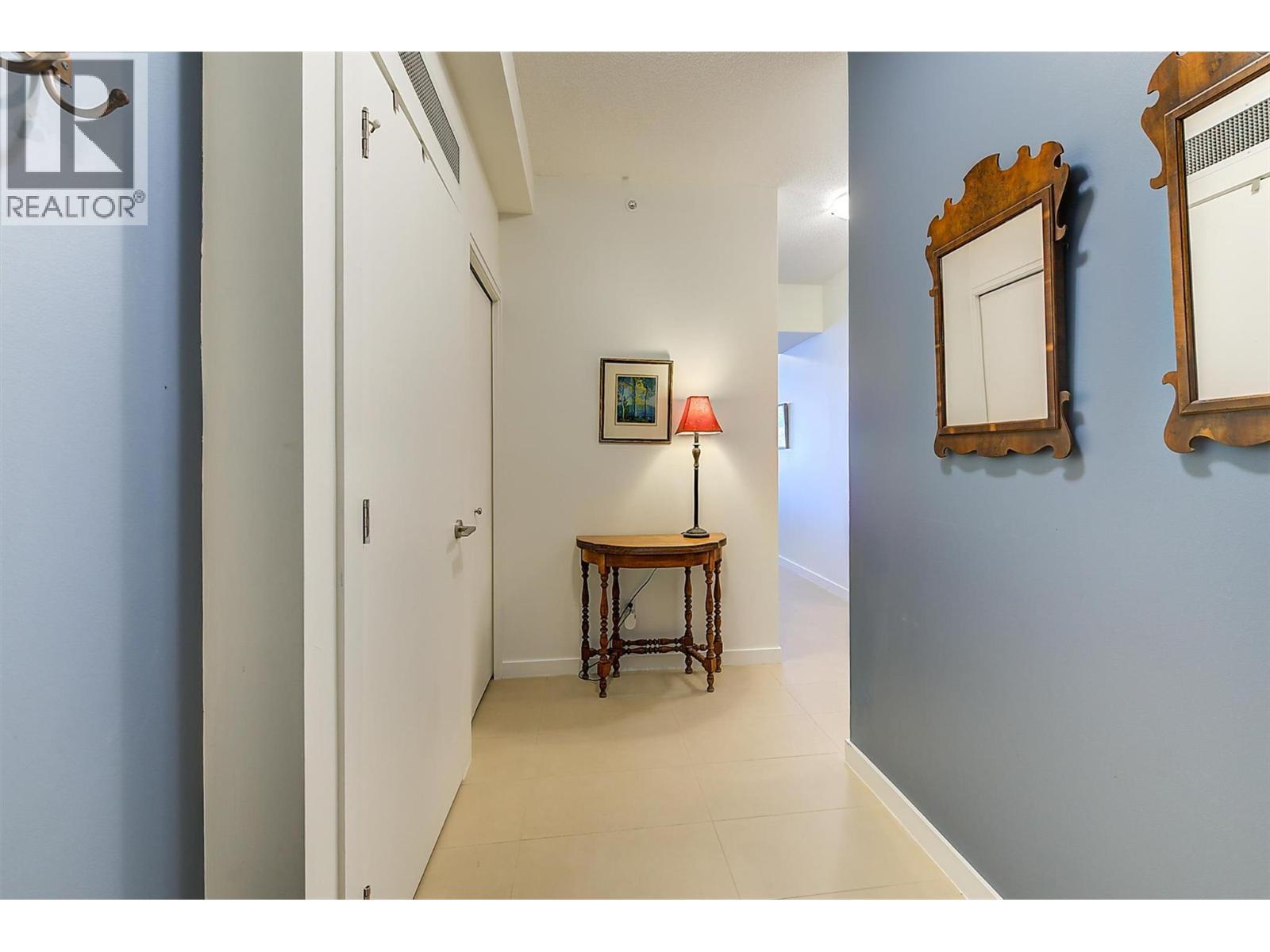 1075 Sunset Drive Unit# 2408, Kelowna, BC - Indoor Photo Showing Other Room