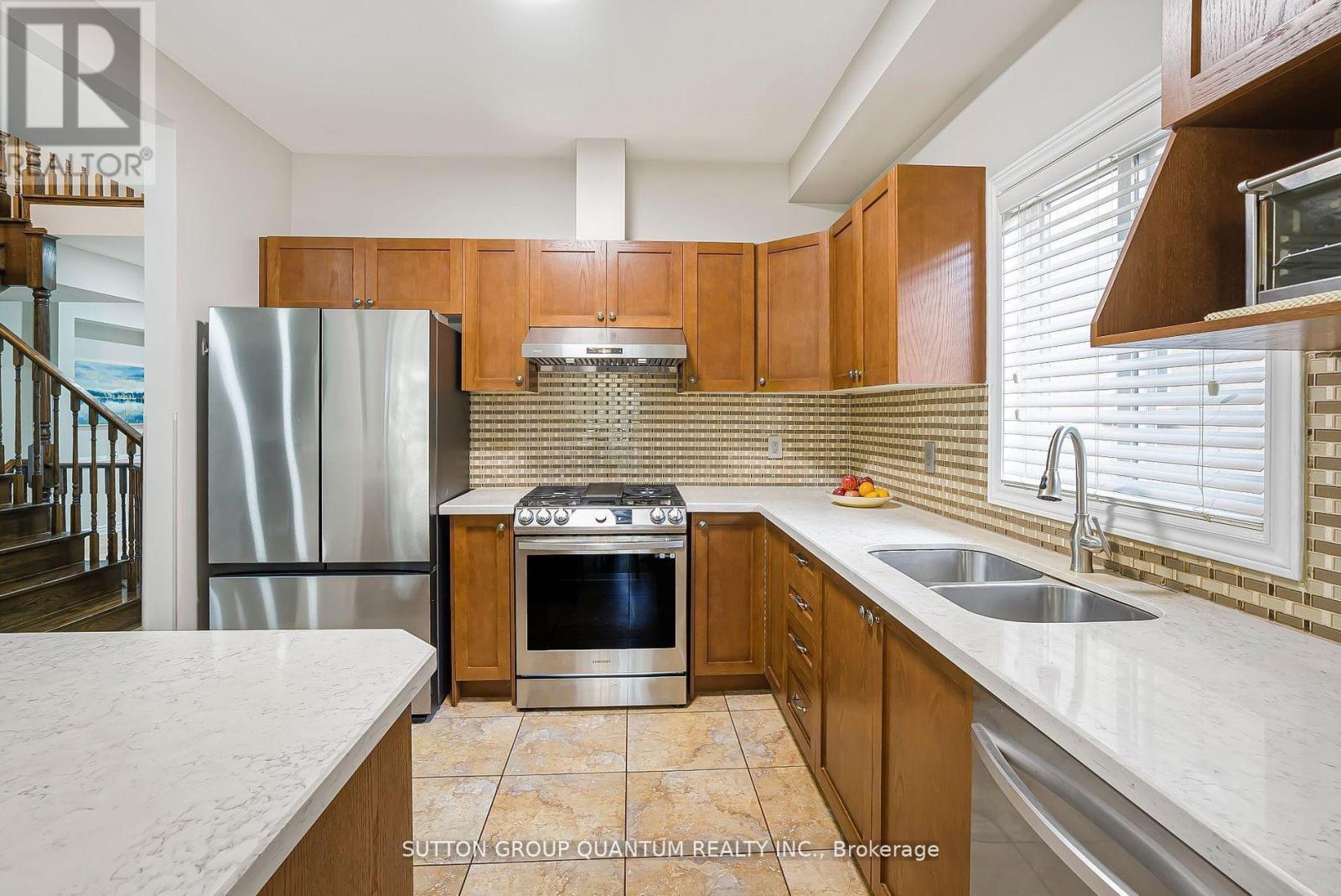 2467 Millstone Drive, Oakville, ON - Indoor Photo Showing Kitchen With Double Sink With Upgraded Kitchen
