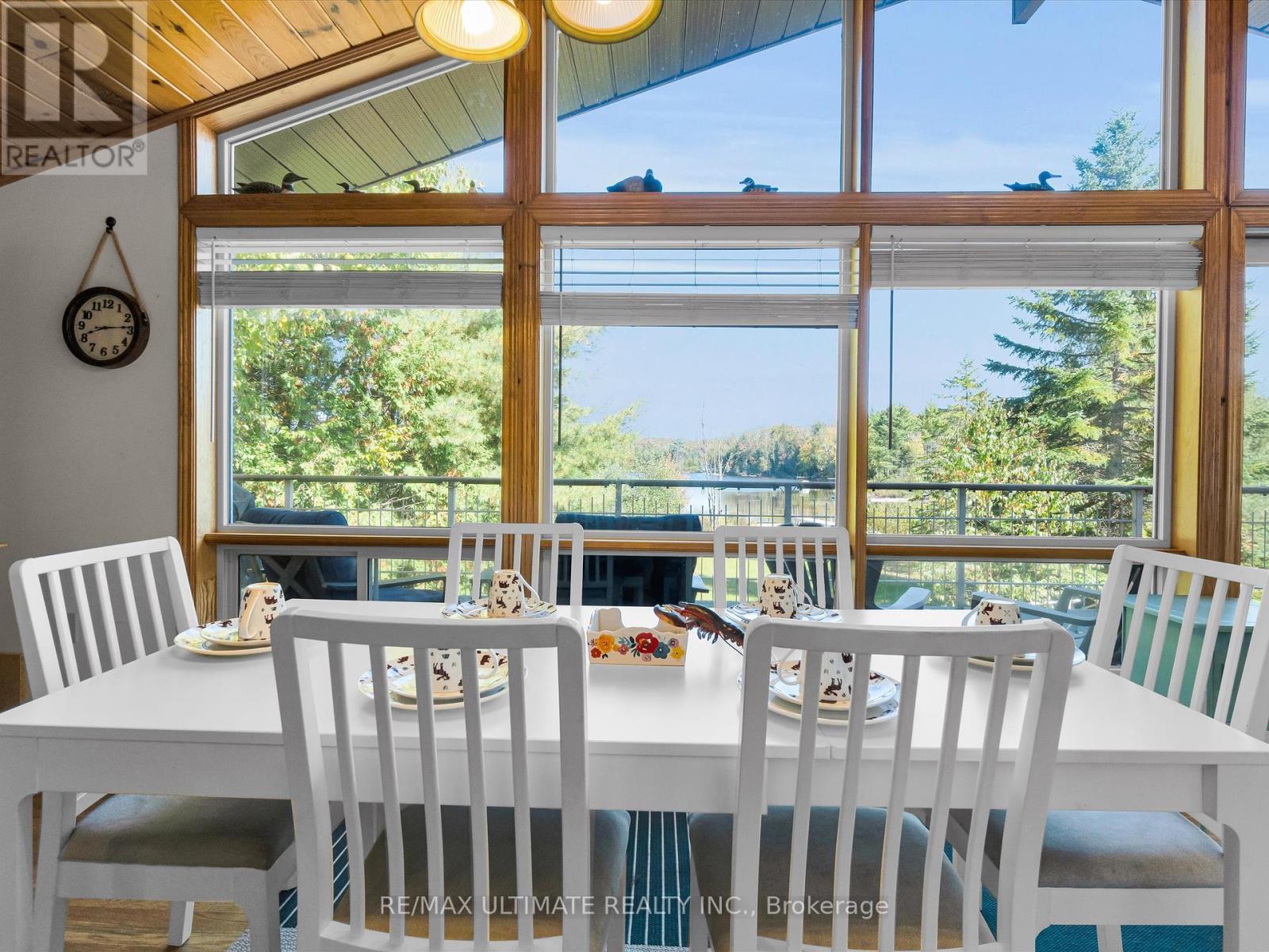 343 Sherwood Drive, Perry, ON - Indoor Photo Showing Dining Room