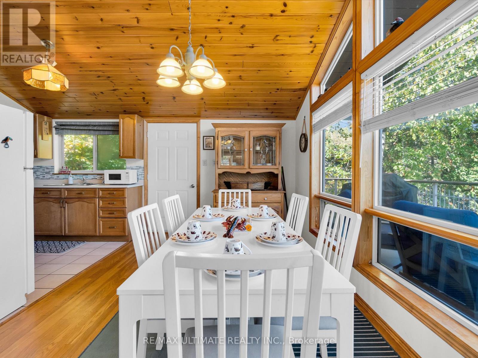 343 Sherwood Drive, Perry, ON - Indoor Photo Showing Dining Room