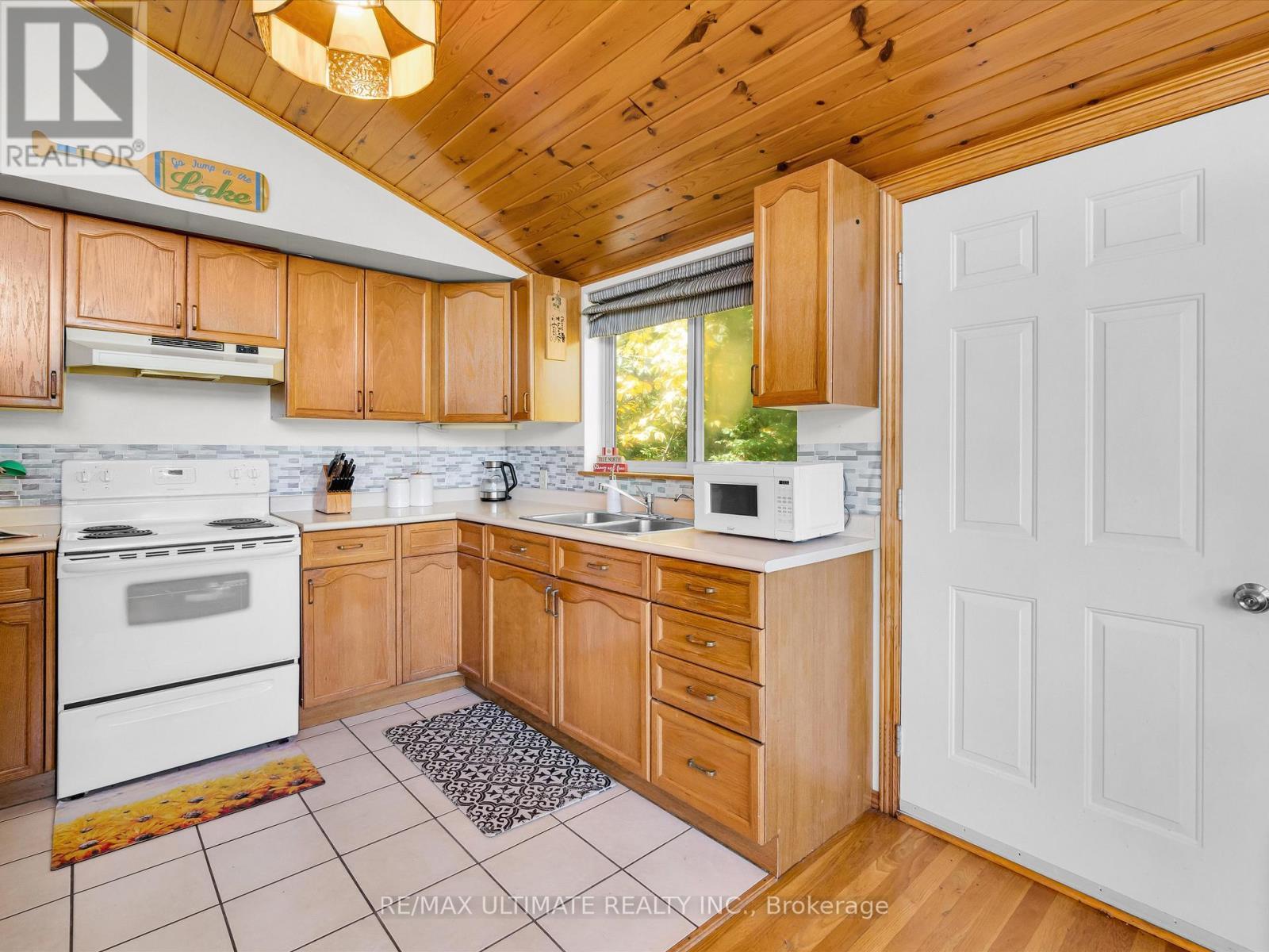 343 Sherwood Drive, Perry, ON - Indoor Photo Showing Kitchen With Double Sink