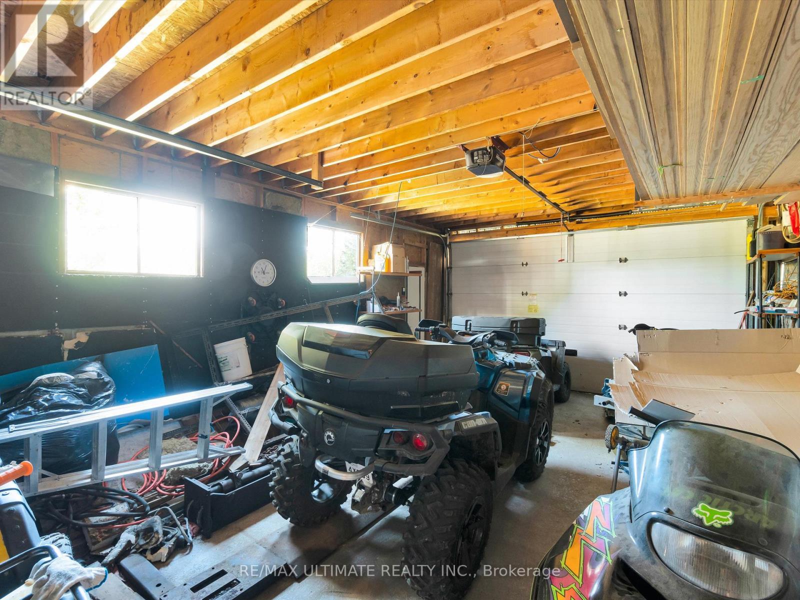 343 Sherwood Drive, Perry, ON - Indoor Photo Showing Garage